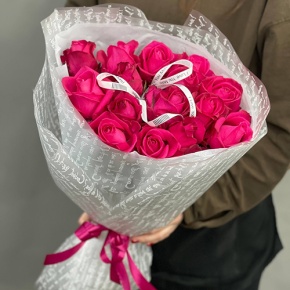 Букет "Джозефина" из 15 малиновых роз (50 см) в Красногорске