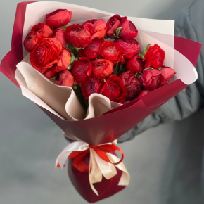 Букет из 21 красного ранункулюса в Красногорске