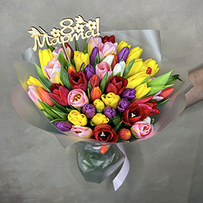 Яркий микс 51 тюльпан к 8 марта в Красногорске