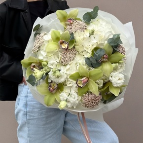 Букет "Эдем" из гортензии, орхидей, эустом, эвкалипта и озатамнуса в Красногорске