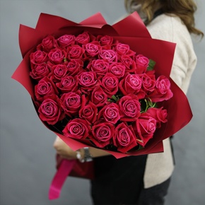 Букет из 35 малиновых роз Шангрила (50 см) в Красногорске