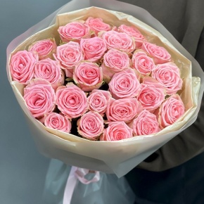 Букет из нежных 25 роз Софи Лорен (60 см) в Красногорске