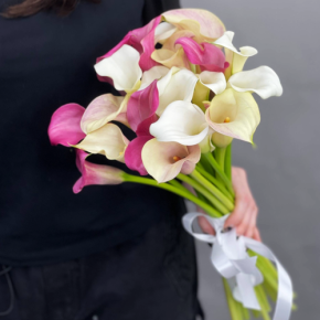 Букет из 21 каллы микс в Красногорске