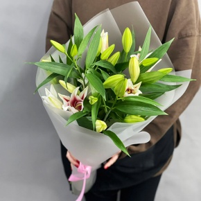 Монобукет из 3 бело-розовых лилий в Красногорске
