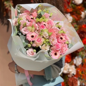 Букет "Мадрид" из гербер, эустом, роз и диантусов в Красногорске