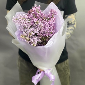Букет из 9 веток ароматной сирени в Красногорске