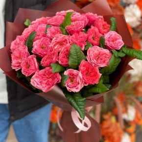 Букет из 25 махровых пионовидных роз Риджентс парк  (60 см) в Красногорске