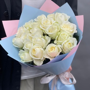 Букет 19 белых роз Аваланж (50 см) в Красногорске