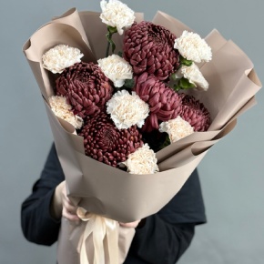 Букет из хризантем Бигоуди и диантусов в Красногорске