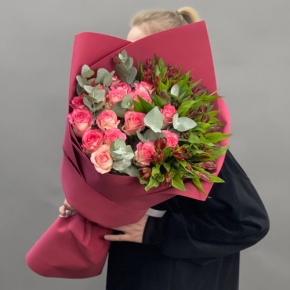 Букет "Тандем" из роз Джумилия и альстромерий в Красногорске