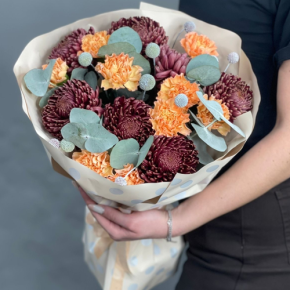 Букет "Персиковый раф" из хризантем Бигоуди, краспедии и диантусов в Красногорске