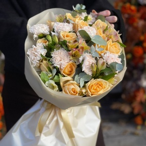 Букет "Пломбирный" из роз Аваланж, диантусов, альстромерий и эвкалипта в Красногорске