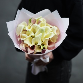 Букет из 25 калл нежный микс в Красногорске