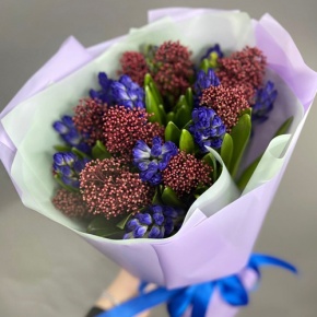 Букет "Твой яркий день" из гиацинтов и скиммии в Красногорске