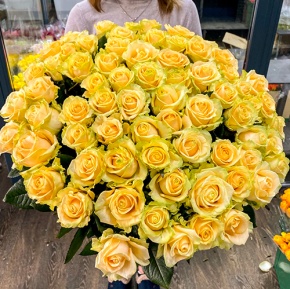 75 роз Аваланж (70 см) в Красногорске