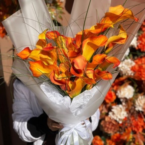 Монобукет из 21 оранжевой каллы в Красногорске