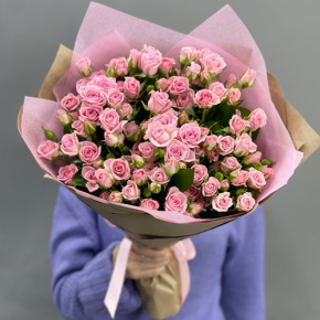 Букет  из 19 кустовых роз (60 см) в Красногорске