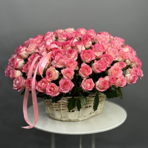Композиция в корзине из 101 розы Джумилия в Красногорске