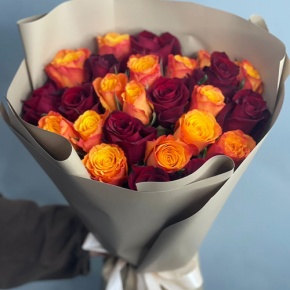 Букет из 25 Кенийских роз микс (40 см) в Красногорске