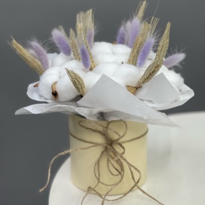 Композиция в шляпной коробке из хлопка, лагуруса и пшеницы (Сухоцвет) в Красногорске