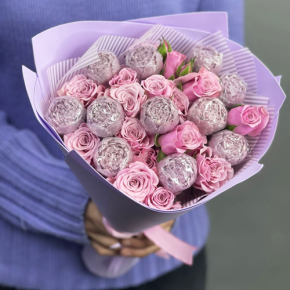 Букет из шоколадных пионов и кустовых роз в Красногорске