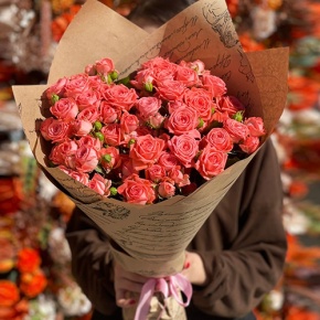 Букет из 15 кустовых коралловых роз (50 см) в Красногорске