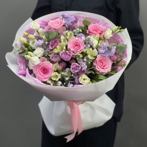 Букет "Хлоя" из альстромерий, кустовых роз, ароматных маттиол, эустом и махровых роз в Красногорске