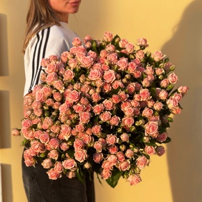 Букет из 39 нежных кустовых роз (80 см) в Красногорске