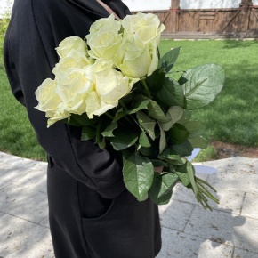 Букет из 9 белых роз (70 см) в Красногорске