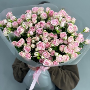 Букет "Постоянство" из 25 кустовых роз (60 см) в Красногорске