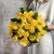 Букет из 25 лимонных роз с рускусом (40 см) в Красногорске Букет из 25 лимонных роз с рускусом (40 см) в Красногорске