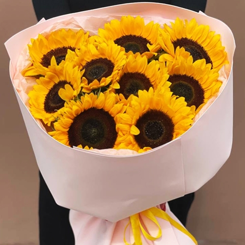 Букет "Солнечный рассвет" из 9 подсолнухов в Красногорске