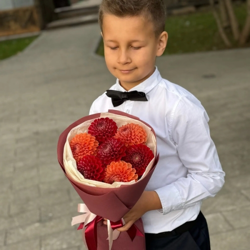 Букет из 7 сезонных георгин в Красногорске