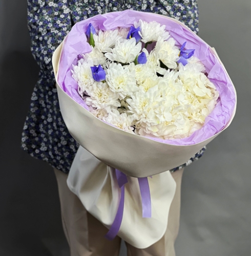 Букет "Грация" из ирисов, гортензии и кустовых хризантем в Красногорске