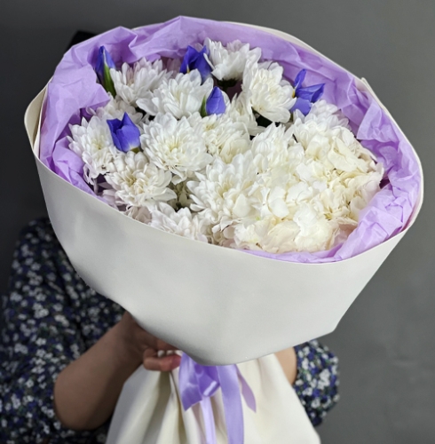 Букет "Грация" из ирисов, гортензии и кустовых хризантем в Красногорске