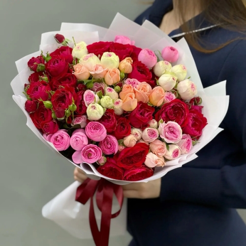 Букет из 15 разноцветных веток кустовых роз в Красногорске
