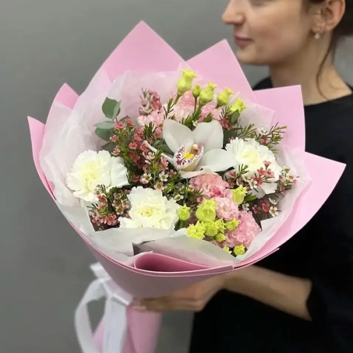 Букет с королевской орхидеей, диантусами, эустомой и шамелациумом в Красногорске