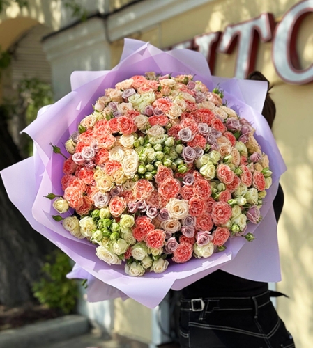 Букет из 101 кустовой розы микс в Красногорске